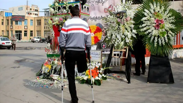 مردم به جانباختگان حادثه پلاسکو ادای احترام کردند