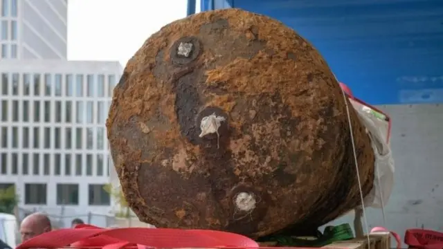 La grande bombe de type HC 4000 qui a fait évacuer plus de 65 000 personnes dimanche à Francfort