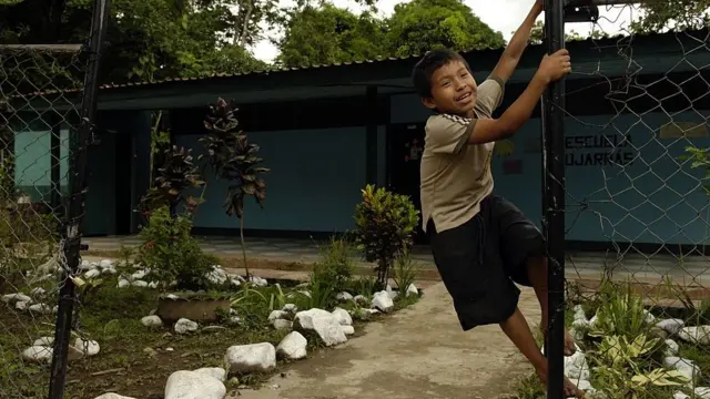 Escuela en una zona rural de Costa Rica