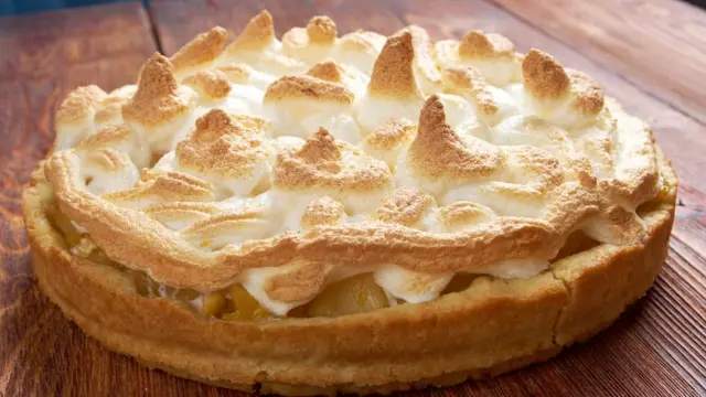 Яблочный пирог с белковым верхом