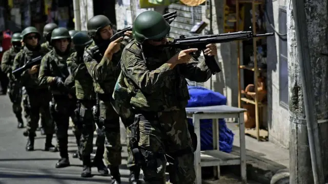 Soldados en la favelas de Río de Janeiro.