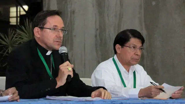 El nuncio Waldemar Sommertag junto al ministro de Relaciones Exteriores de Nicaragua, Denis Moncada