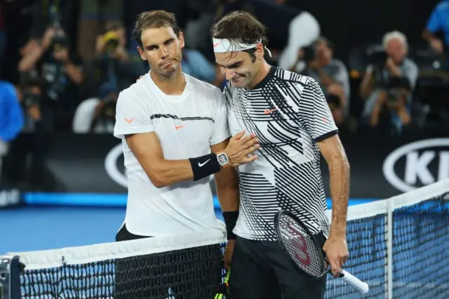 Nadal félicite Federer à la fin de la partie