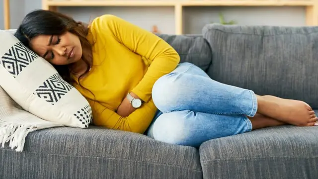 கொரோனா வைரஸ்: தேவையற்ற கர்ப்பங்கள், மன அழுத்தத்தில் பெண்கள் - பிரச்சனையும், தீர்வும்