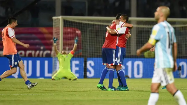 Paraguay celebra su victoria contra Argentina.
