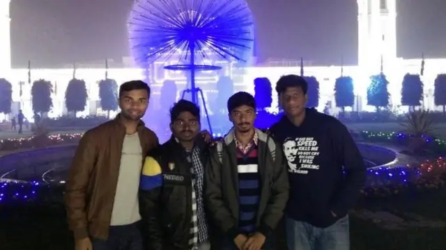 நண்பர்களுடன்