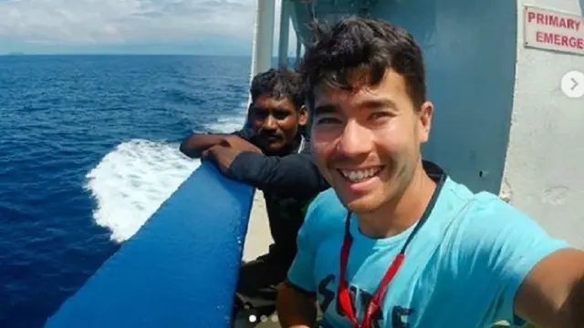 John Allen Chau com pescador local