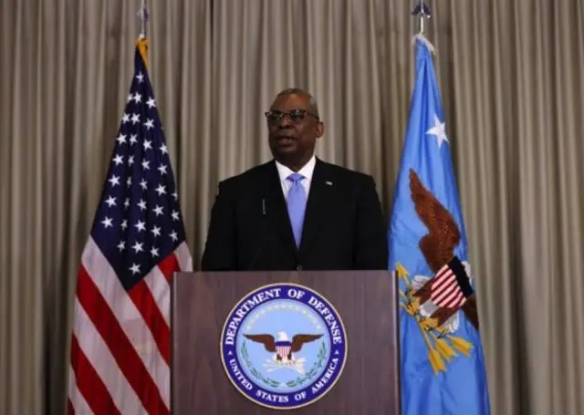 ጸሓፊ ምክልኻል ኣመሪካ ሎይድ ኦስቲን