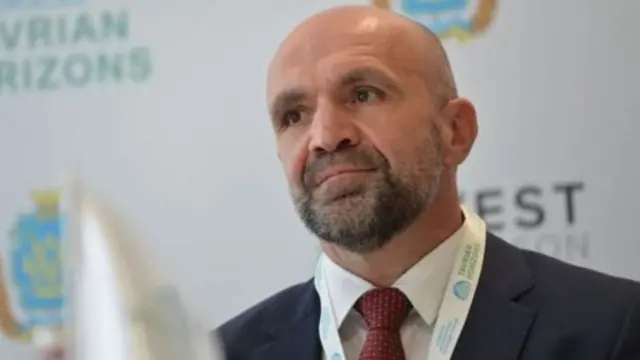 Владислав Мангер