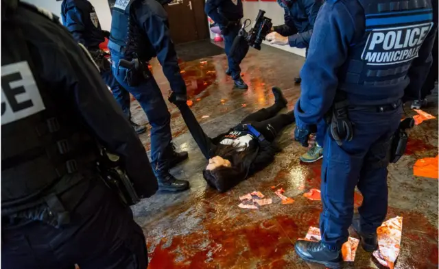 在法国，素食者攻击肉制品销售商并不是新鲜事。