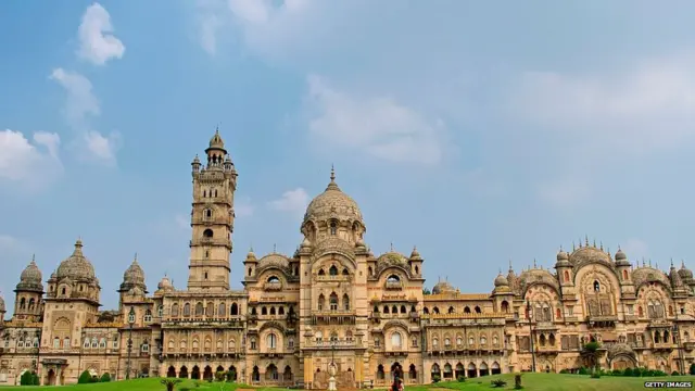 લક્ષ્મી વિલાસ પેલેસની તસવીર