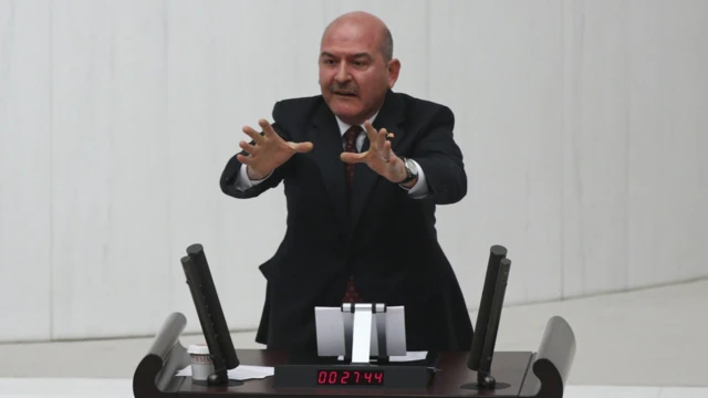 Soylu kürsüde