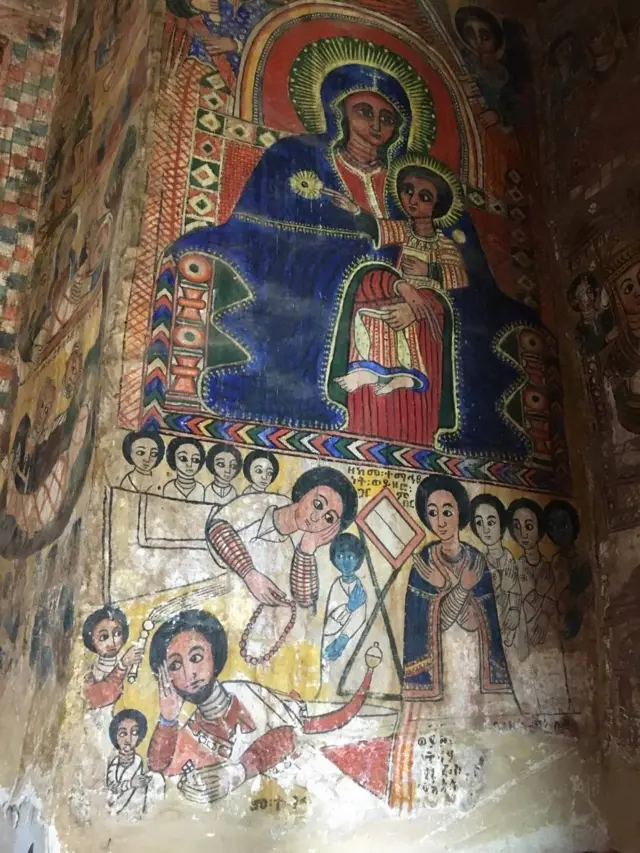 ኣብ ውቕሮ ኣብርሃ ወኣፅብሃ ካብ ዝርከቡ ስእልታት