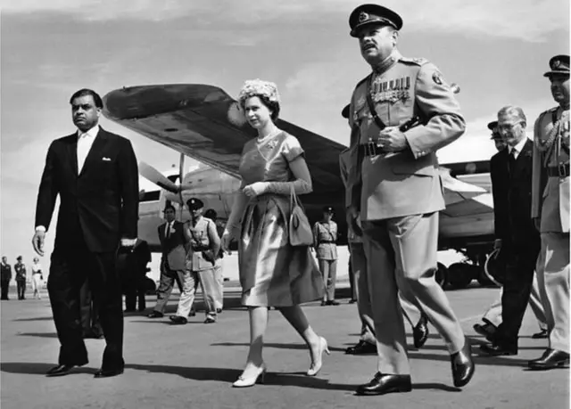 పాక్ చీకటి రాత్రి