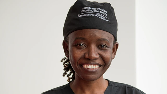 የፕላስቲክ ቀዶ ህክምና ባለሙያዋ ማቶላሴ ምቶንጋ