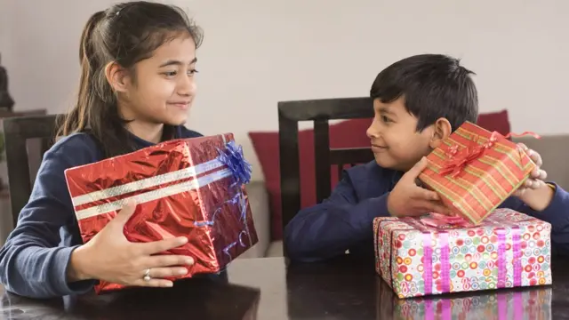 रक्षाबंधन: भाऊ-बहिणीच्या नात्यामध्ये संपत्तीवरुन वितुष्ट कसं येतं?