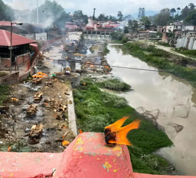 वागमती पुलमा राखिएको दागबत्ती