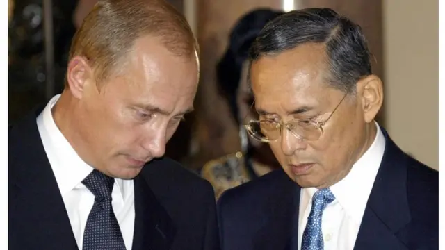 රුසියානු ජනාධිපති විලද්මීර් පුටින් සමග භුමිපාල් අතුලතේජ් රජතුමා