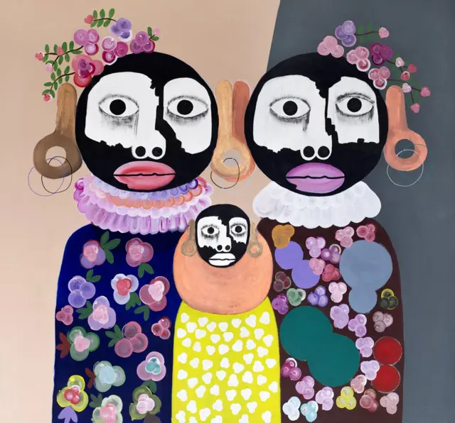 Un tableau de trois personnages portant des tours de cou