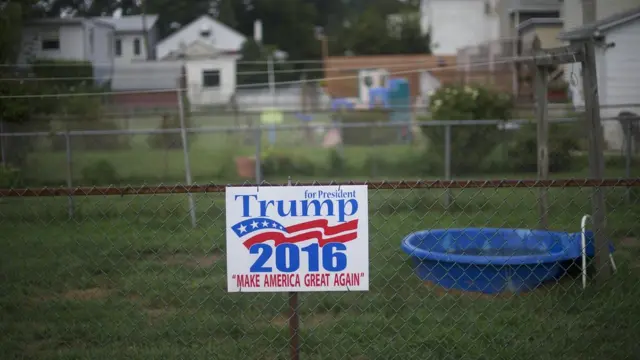 Плакат в поддержку Трампа