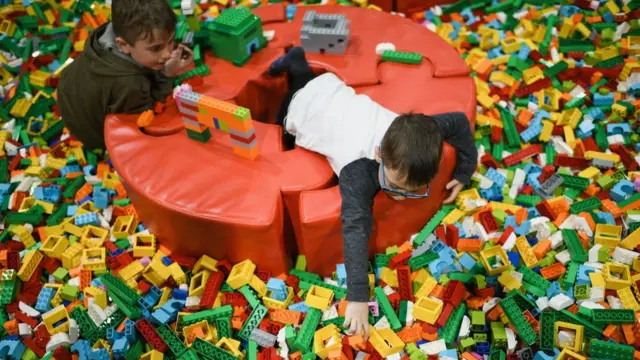 Demasiados bloques? Por qué cayeron las ventas de Lego por primera vez en  13 años - BBC News Mundo