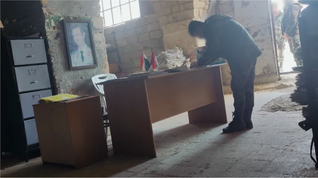 من داخل إحدى الثكنات العسكرية في مدينة حلب، شمال غرب سوريا