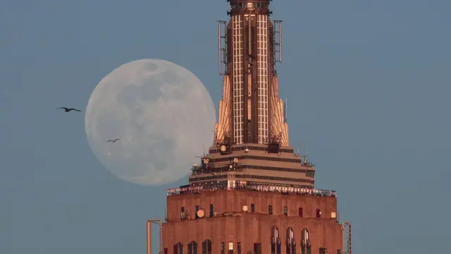 В Нью-Йорке февральская ("снежная") суперлуна взойдет во вторник в 17:46