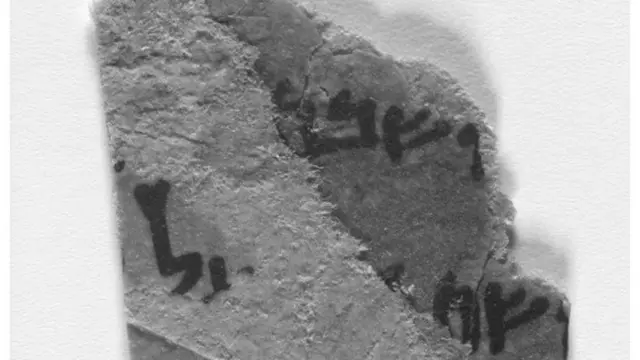 Буквы на "пустом" свитке