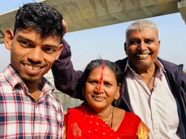 अंकित अपने माता-पिता के साथ.