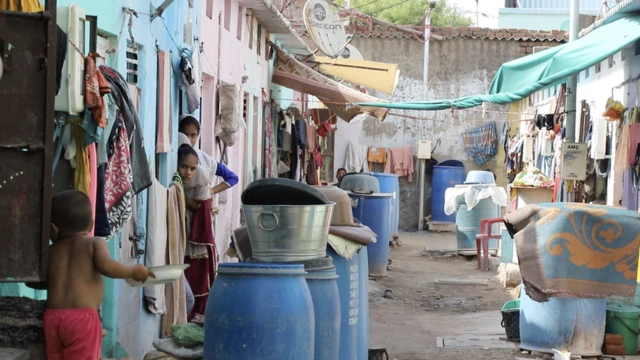 24 કલાક કચરાના ઢગલાની દૂર્ગંધ અને ચોમાસામાં કચરાના ઢગલાનું ગંદુ પાણી ઘરમાં ભરાઈ જાય છે