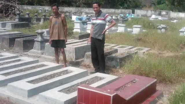 Kuburan Amir Syarifuddin dkk di Ngaliyan, Karanganyar.