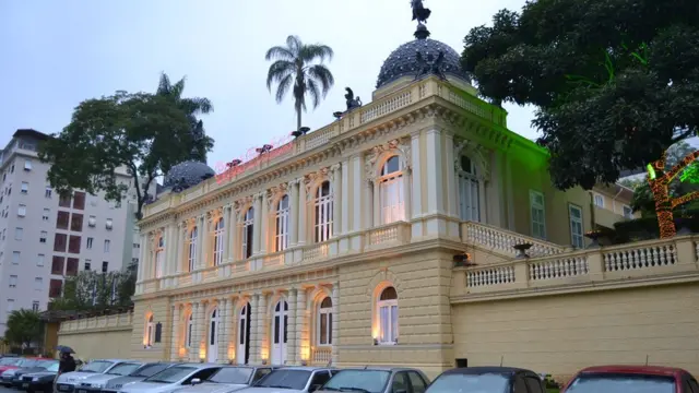 Palácio Amarelo construído pelo Barãoganhar na betfairGuaraciaba e sede, hoje, da Câmara Municipalganhar na betfairPetrópolis