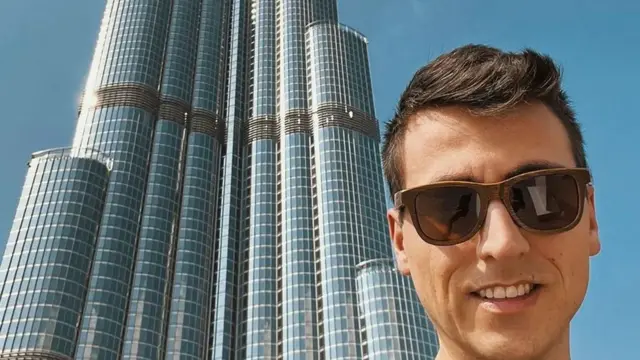 두바이에 거주하는 몬트리올 출신 소프트웨어 엔지니어