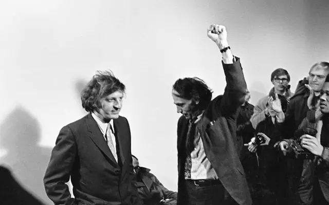 Адвокаты подсудимых Леонард Уайнгласс и Уильям Канстлер на процессе. 15 февраля 1970 г.