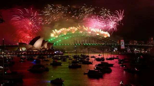 Сидней встретил 2023 год салютом