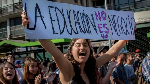 Manifestación a favor de la gratuidad de la educación superior en Chile.