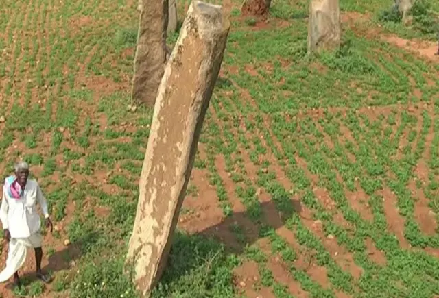 నిలువురాళ్లు