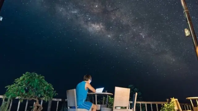 Dominic Chiu在峰牙－己榜夜空之下