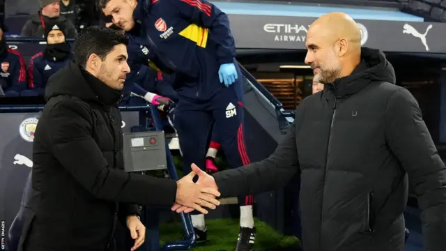 Mikel Arteta bersalaman dengan Pep Guardiola