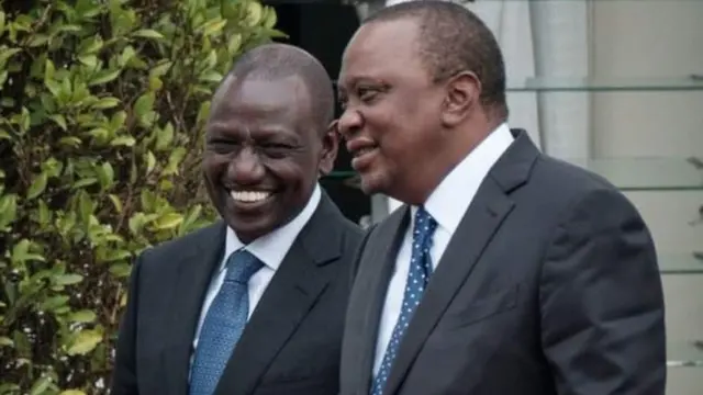 Rais wa Kenyatta kulia na naibu wake kushoto