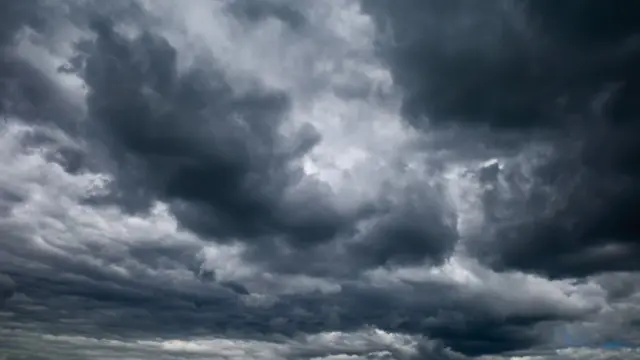 အလွန်ပူပြင်းလာတဲ့အချိန်မှာ ရေခိုးရေငွေ့တွေ အလွန်အမင်းများပြားစေပြီး တနေရာတည်းပဲသွားစုကာ အချိန်တိုအတွင်းမှာ အသည်းအသန် မိုးကြီးမှုတွေကိုလည်း ဖြစ်ပေါ်လာစေ