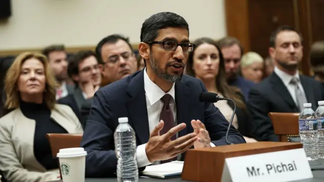 청문회 참석 중인 순다르 피차이 구글 최고경영자(CEO)