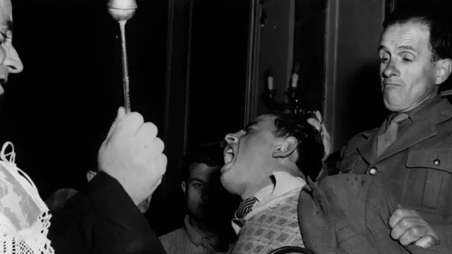 1956 yılından bir şeytan çıkarma ayini