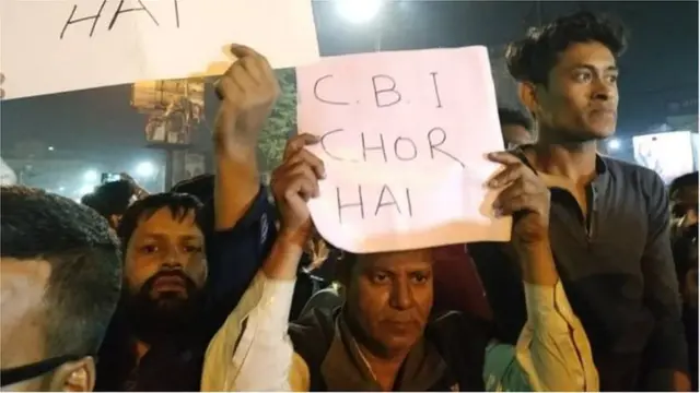 তৃণমূল সমর্থকদের সিবিআই-বিরোধী শ্লোগান