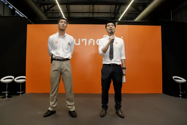 ธนาธร จึงรุ่งเรืองกิจและปิยบุตร แสงกนกกุล