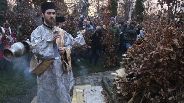 Паљење бадњака