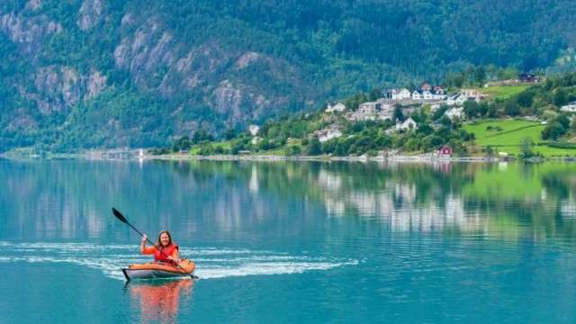 تصنف النرويج باستمرار كواحدة من أسعد البلدان في العالم، وهي مكان شامل للمسافرين من جميع الأنواع