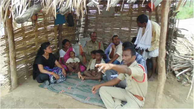 ఆదివాసీలను అవగాహానా కార్యక్రమాలతో చైతన్యపరుస్తున్నారు కన్నీబాయి