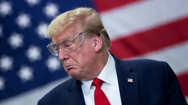 Bwana Trump yari amaze amezi atari make yama yipimisha coronavirus buri munsi