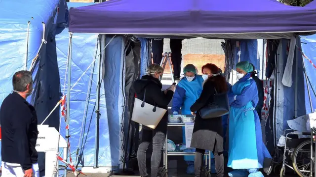 палатка, где берут анализ в Падуе